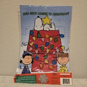 NIP Peanuts Charlie Brown And Snoopy Christmas Window Clings.